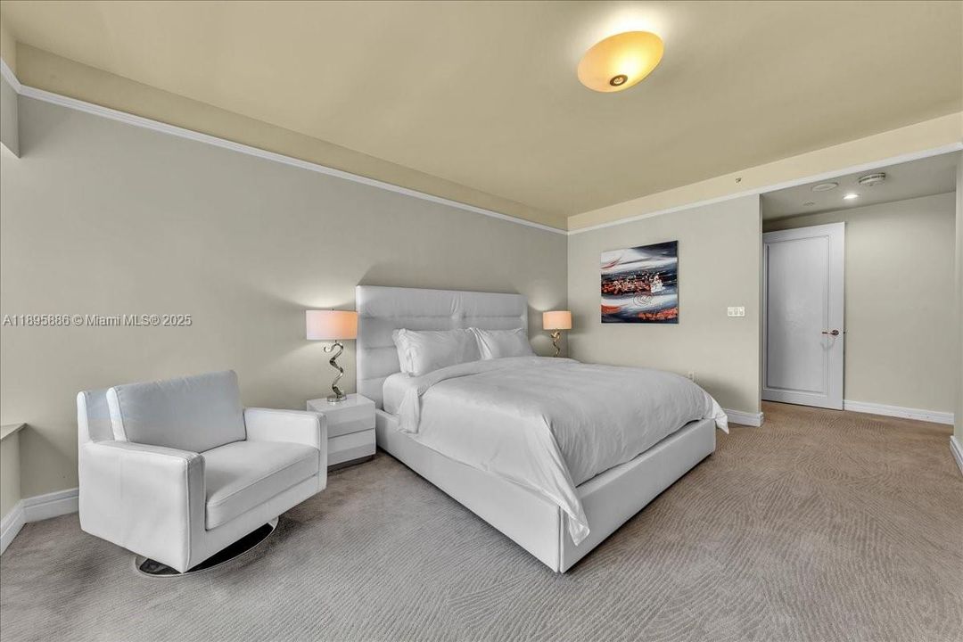 For Sale: $1,800,000 (2 beds, 2 baths, 1747 Square Feet)