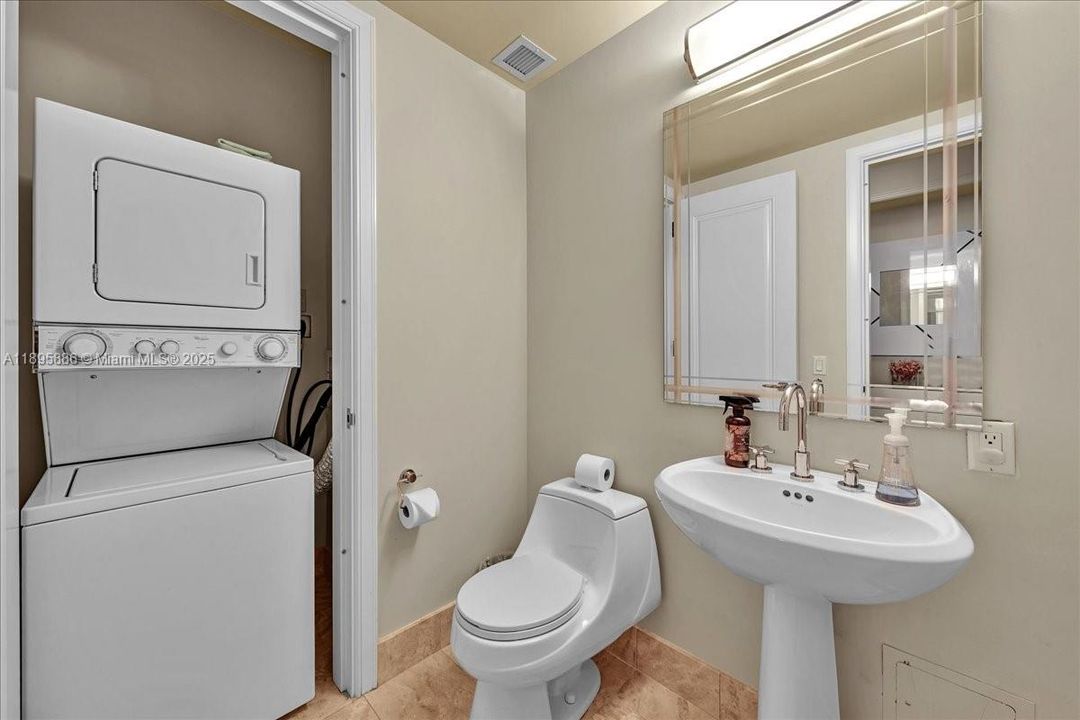 For Sale: $1,800,000 (2 beds, 2 baths, 1747 Square Feet)