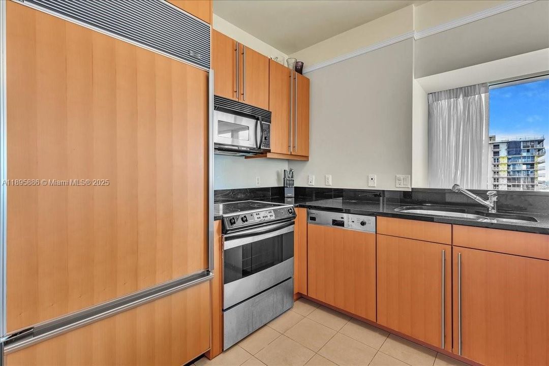 For Sale: $1,800,000 (2 beds, 2 baths, 1747 Square Feet)