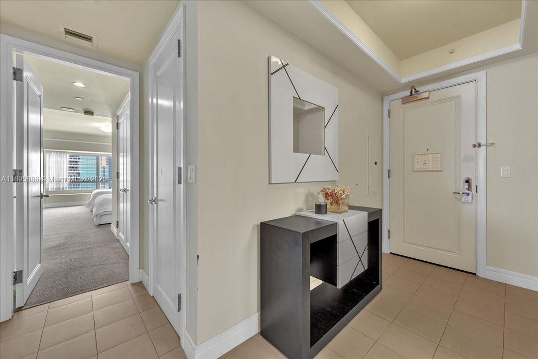 For Sale: $1,800,000 (2 beds, 2 baths, 1747 Square Feet)