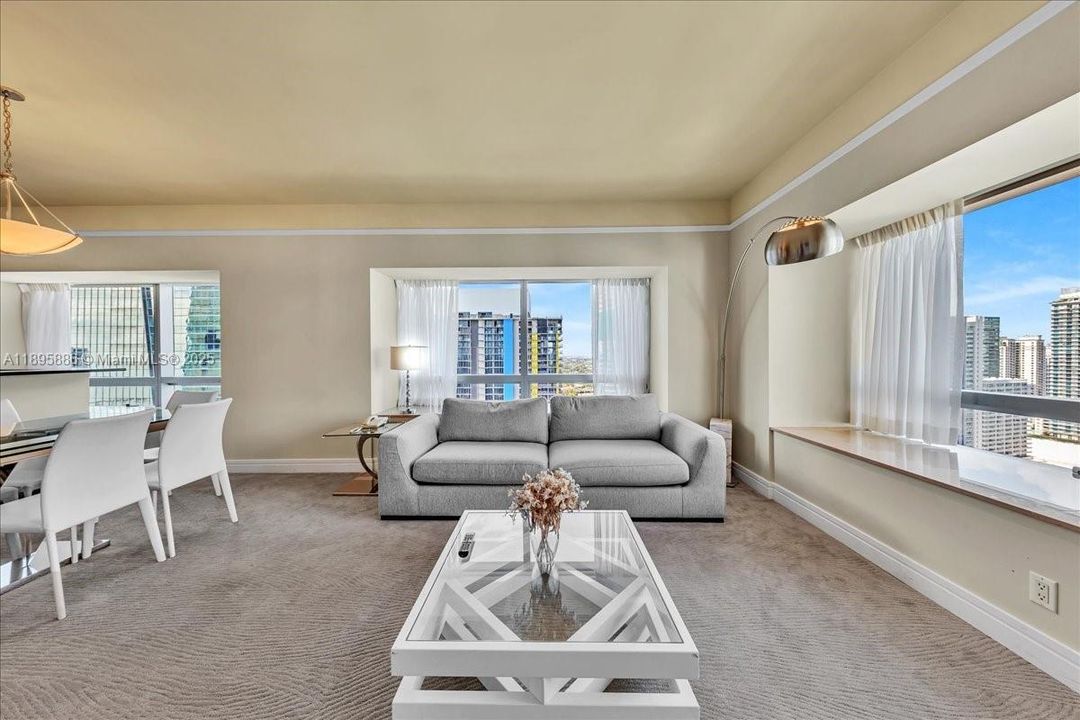 For Sale: $1,800,000 (2 beds, 2 baths, 1747 Square Feet)