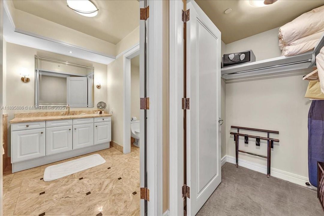 For Sale: $1,800,000 (2 beds, 2 baths, 1747 Square Feet)