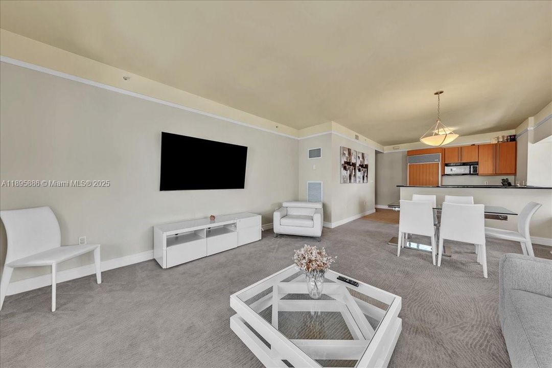 For Sale: $1,800,000 (2 beds, 2 baths, 1747 Square Feet)