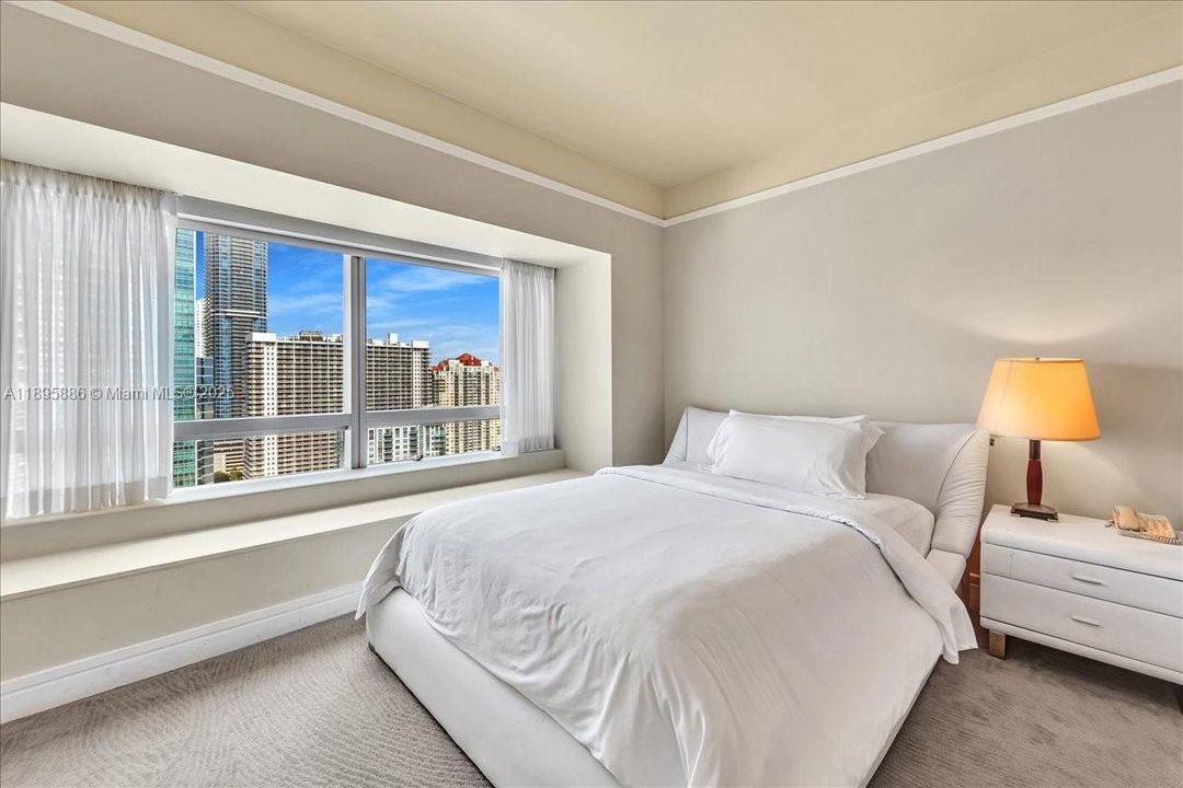 For Sale: $1,800,000 (2 beds, 2 baths, 1747 Square Feet)