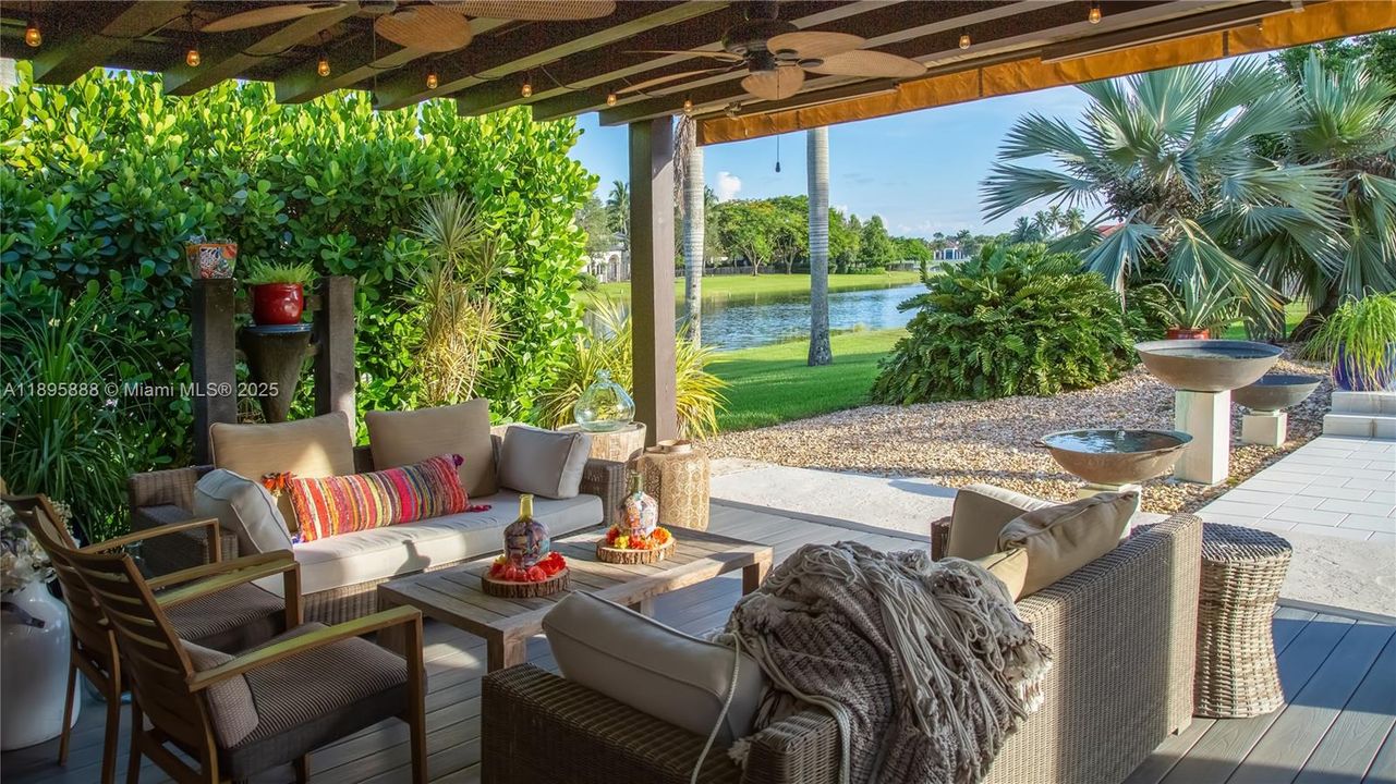 出租: $16,000 (5 贝兹, 4 浴室, 4634 平方英尺)