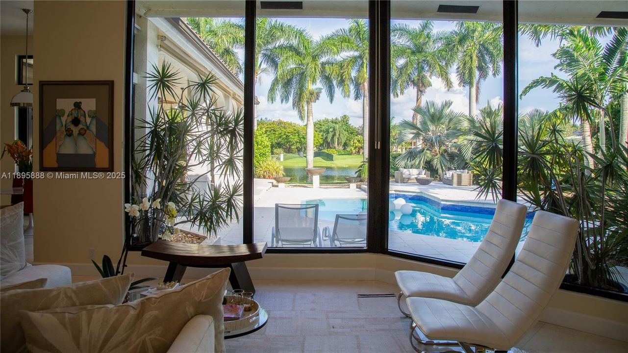 出租: $16,000 (5 贝兹, 4 浴室, 4634 平方英尺)