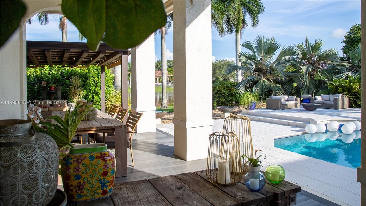 出租: $16,000 (5 贝兹, 4 浴室, 4634 平方英尺)