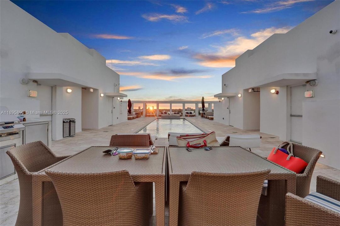 На продажу: $3,200,000 (4 спален, 4 ванн, 2731 Квадратных фут)