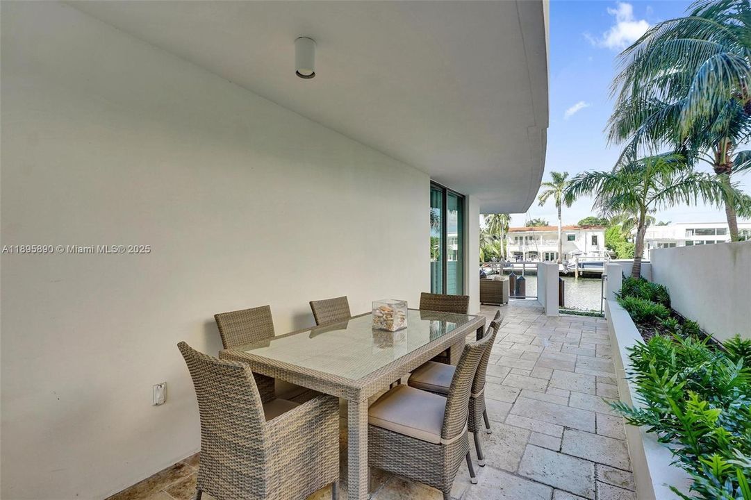 На продажу: $3,200,000 (4 спален, 4 ванн, 2731 Квадратных фут)