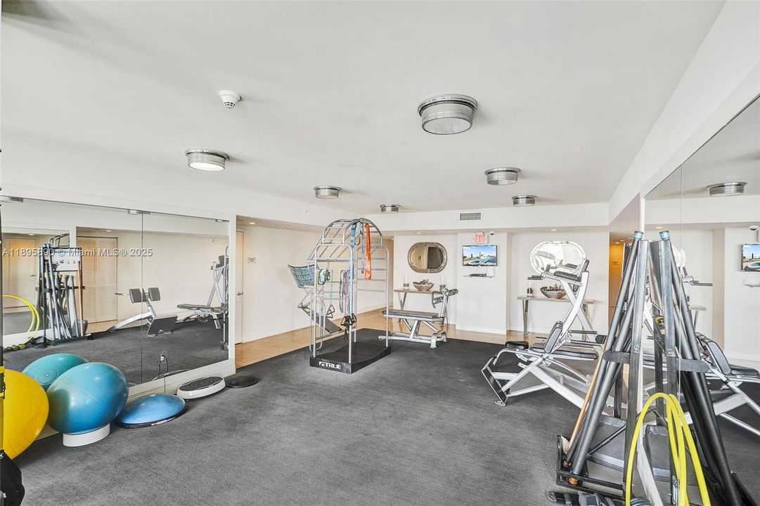 На продажу: $3,200,000 (4 спален, 4 ванн, 2731 Квадратных фут)