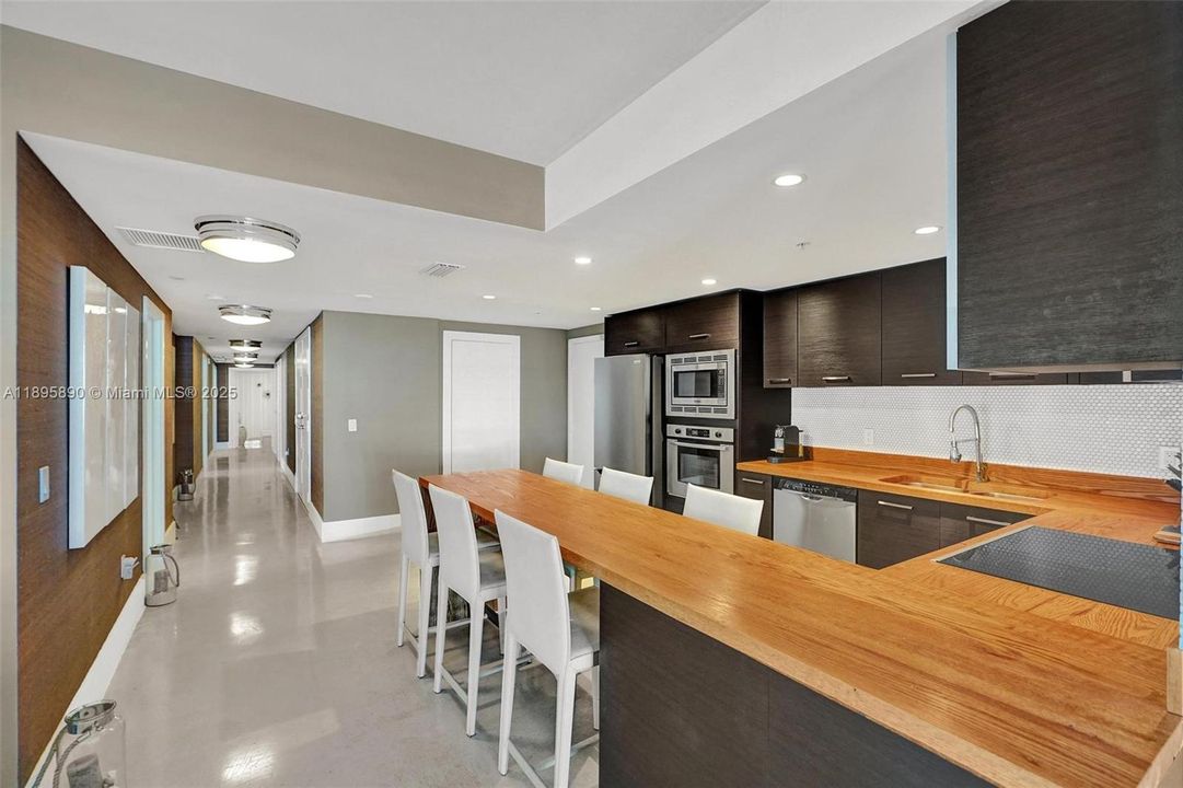 На продажу: $3,200,000 (4 спален, 4 ванн, 2731 Квадратных фут)