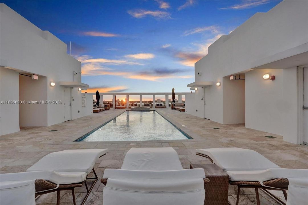 На продажу: $3,200,000 (4 спален, 4 ванн, 2731 Квадратных фут)