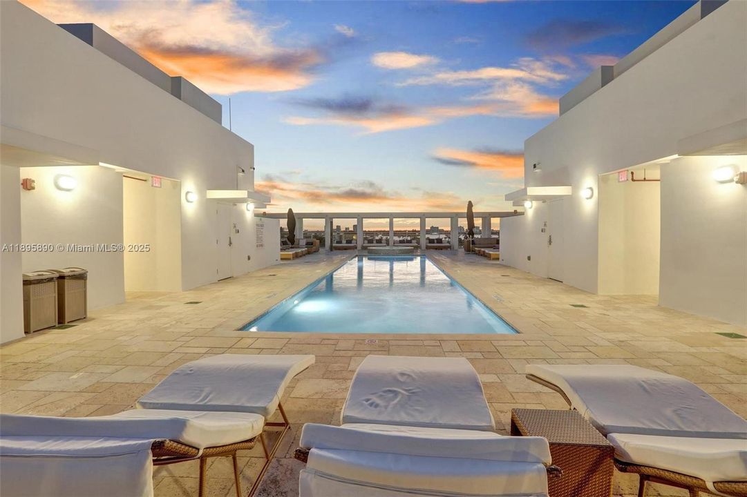 На продажу: $3,200,000 (4 спален, 4 ванн, 2731 Квадратных фут)