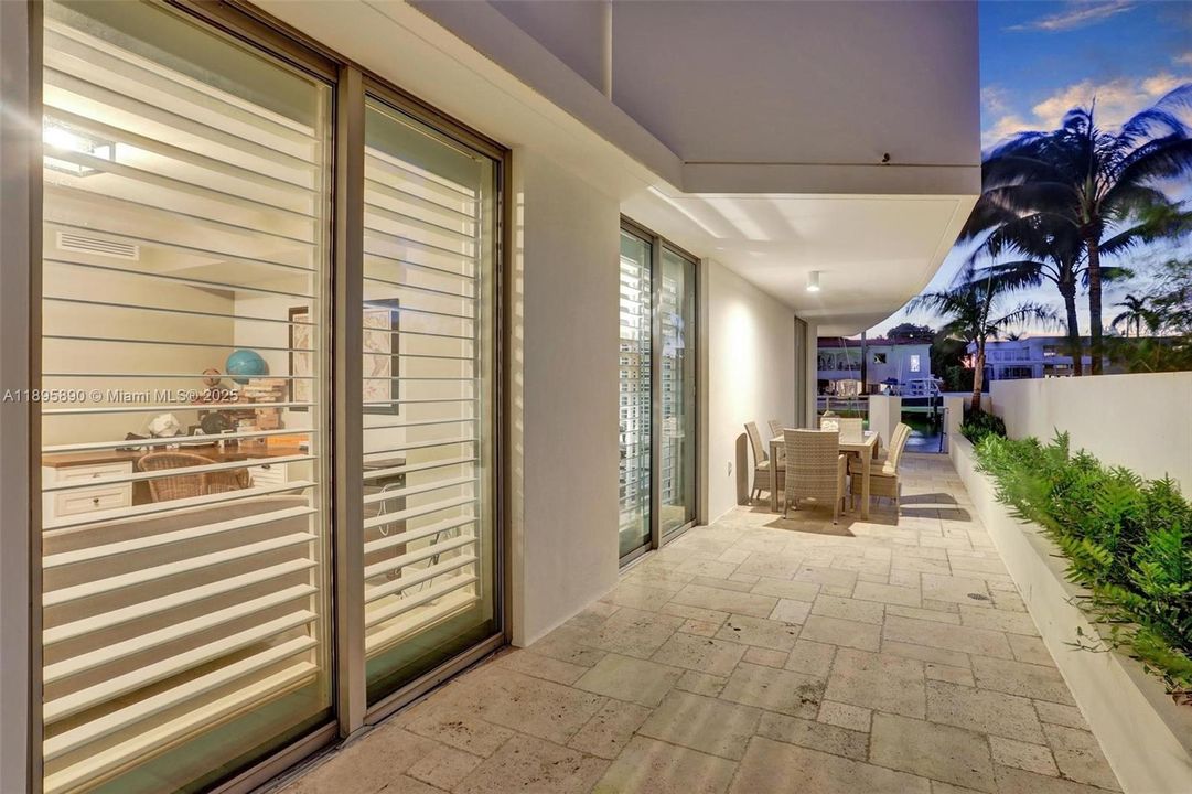 На продажу: $3,200,000 (4 спален, 4 ванн, 2731 Квадратных фут)