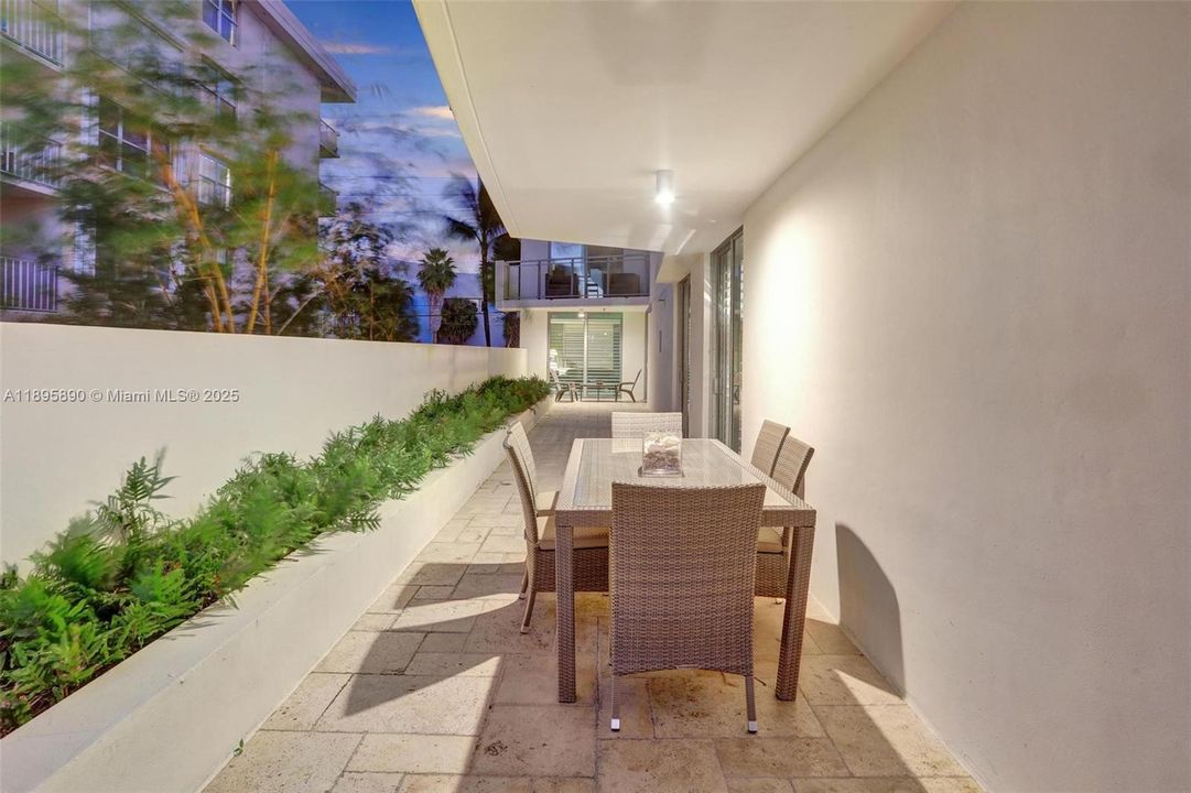 На продажу: $3,200,000 (4 спален, 4 ванн, 2731 Квадратных фут)