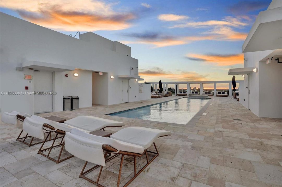 На продажу: $3,200,000 (4 спален, 4 ванн, 2731 Квадратных фут)