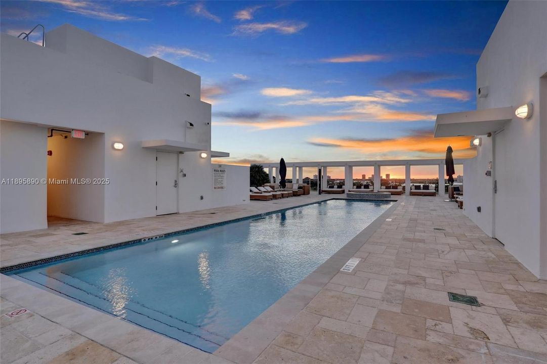 На продажу: $3,200,000 (4 спален, 4 ванн, 2731 Квадратных фут)