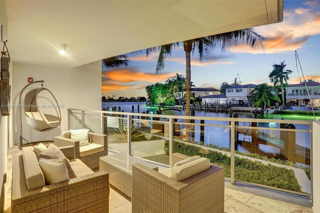 На продажу: $3,200,000 (4 спален, 4 ванн, 2731 Квадратных фут)