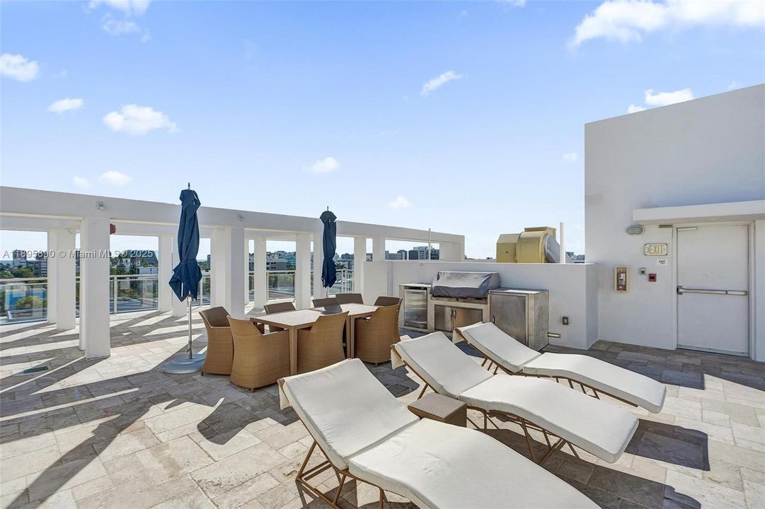 На продажу: $3,200,000 (4 спален, 4 ванн, 2731 Квадратных фут)