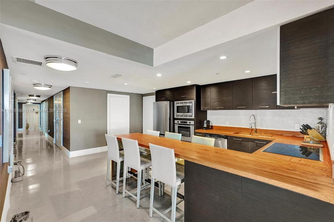 На продажу: $3,200,000 (4 спален, 4 ванн, 2731 Квадратных фут)