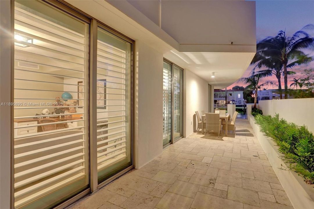 На продажу: $3,200,000 (4 спален, 4 ванн, 2731 Квадратных фут)