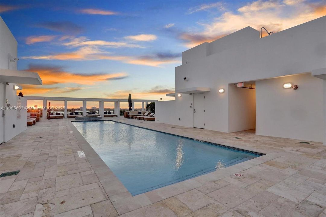 На продажу: $3,200,000 (4 спален, 4 ванн, 2731 Квадратных фут)