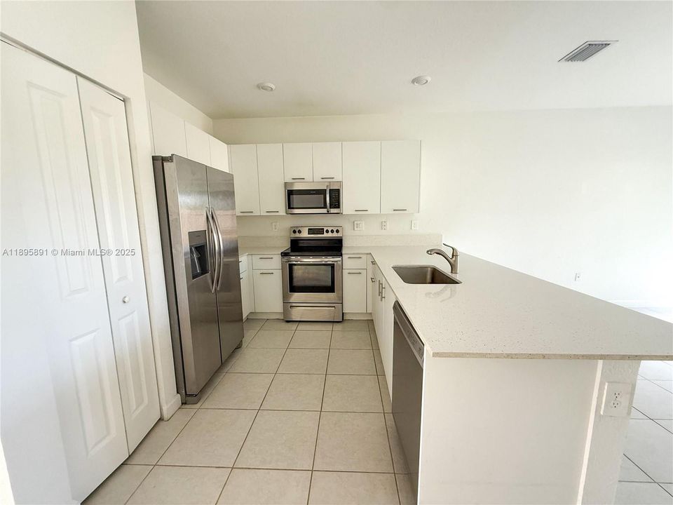 На продажу: $520,000 (3 спален, 2 ванн, 1545 Квадратных фут)