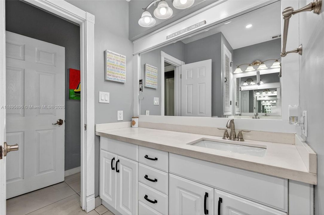 На продажу: $690,000 (4 спален, 2 ванн, 2043 Квадратных фут)