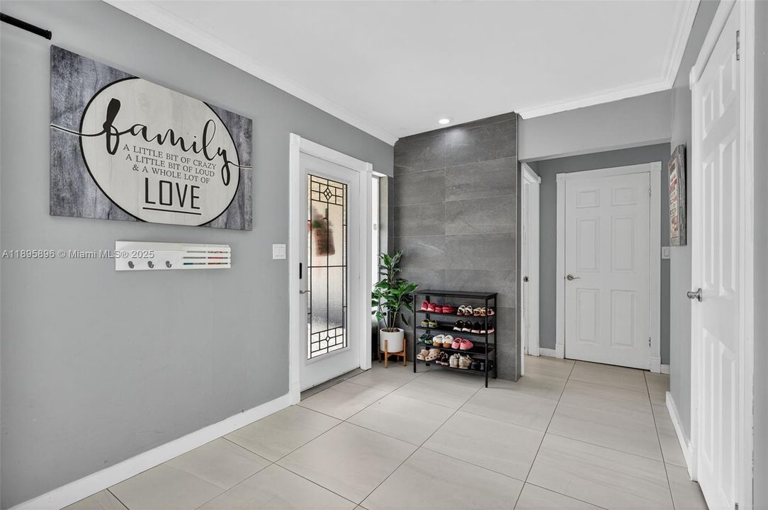 На продажу: $690,000 (4 спален, 2 ванн, 2043 Квадратных фут)