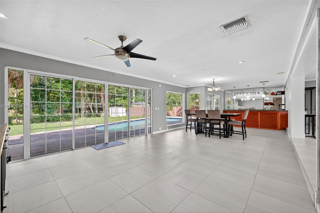 На продажу: $690,000 (4 спален, 2 ванн, 2043 Квадратных фут)