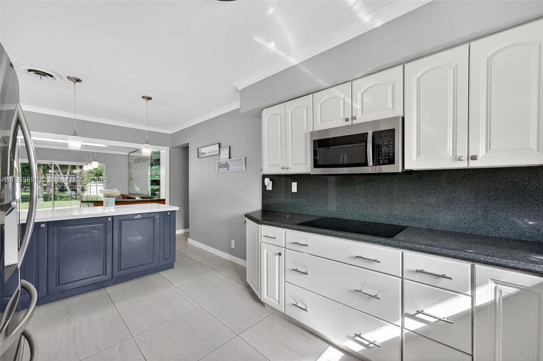 На продажу: $690,000 (4 спален, 2 ванн, 2043 Квадратных фут)