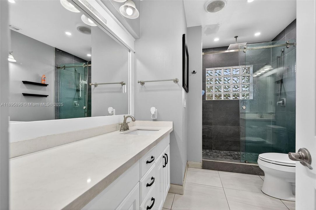 На продажу: $690,000 (4 спален, 2 ванн, 2043 Квадратных фут)