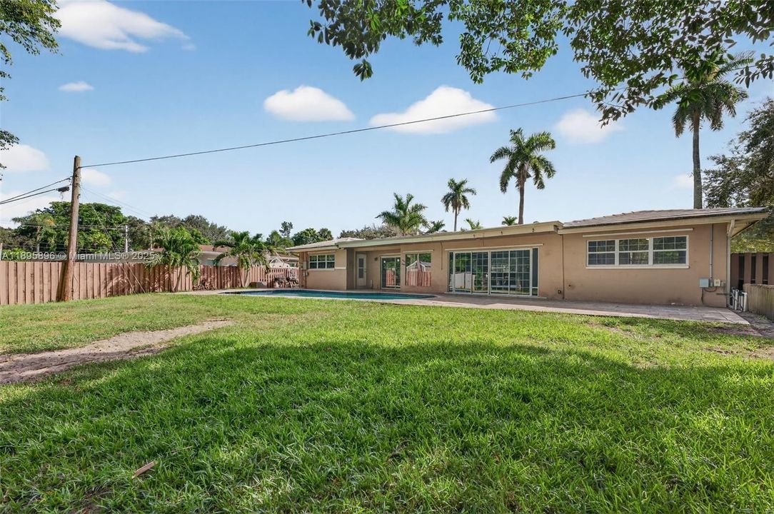 На продажу: $690,000 (4 спален, 2 ванн, 2043 Квадратных фут)