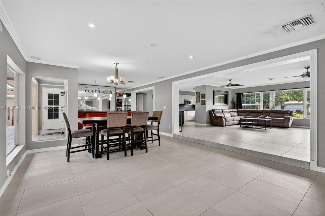 На продажу: $690,000 (4 спален, 2 ванн, 2043 Квадратных фут)