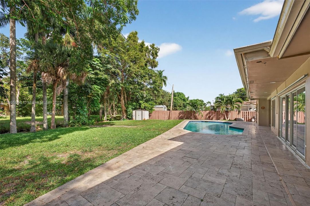 На продажу: $690,000 (4 спален, 2 ванн, 2043 Квадратных фут)