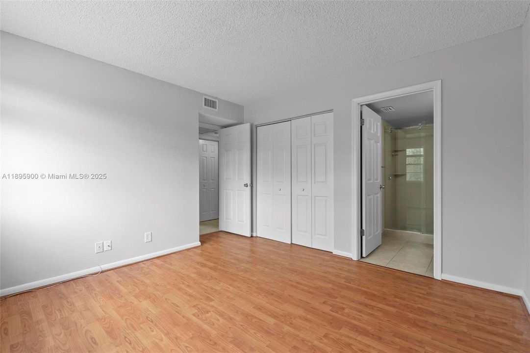 En Venta: $215,000 (2 camas, 2 baños, 737 Pies cuadrados)