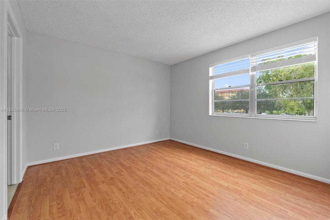 En Venta: $215,000 (2 camas, 2 baños, 737 Pies cuadrados)