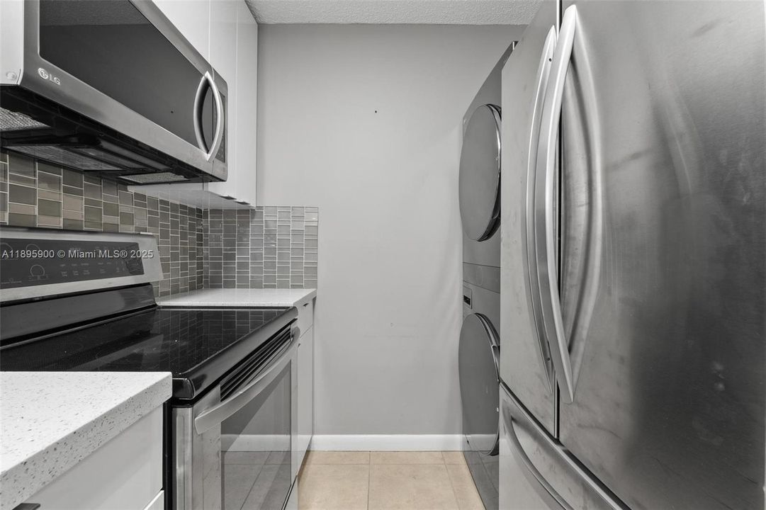 En Venta: $215,000 (2 camas, 2 baños, 737 Pies cuadrados)