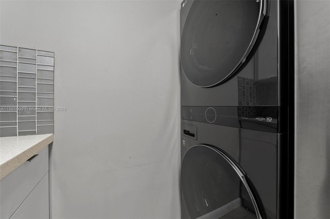 En Venta: $215,000 (2 camas, 2 baños, 737 Pies cuadrados)