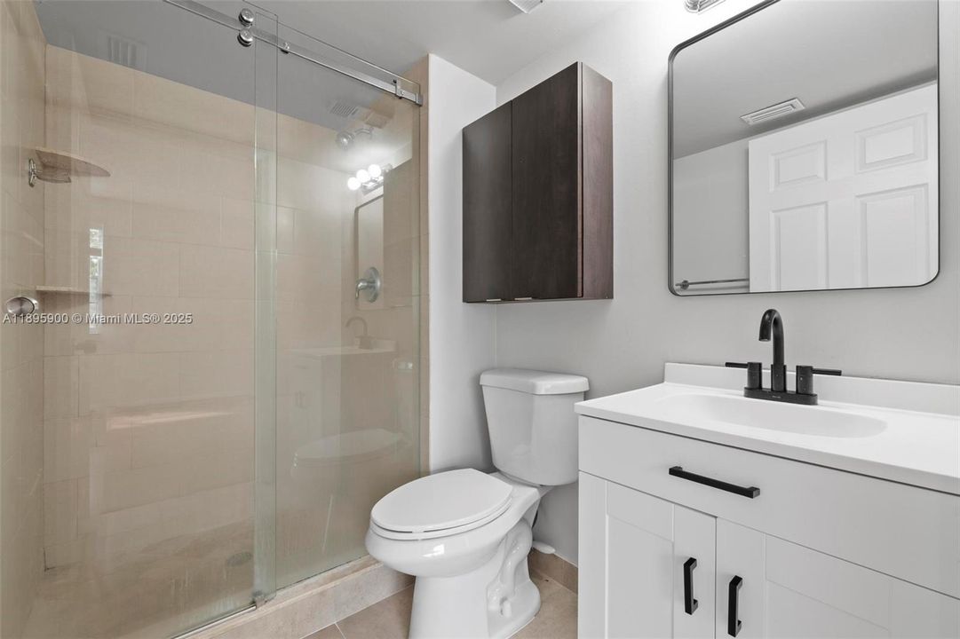 En Venta: $215,000 (2 camas, 2 baños, 737 Pies cuadrados)