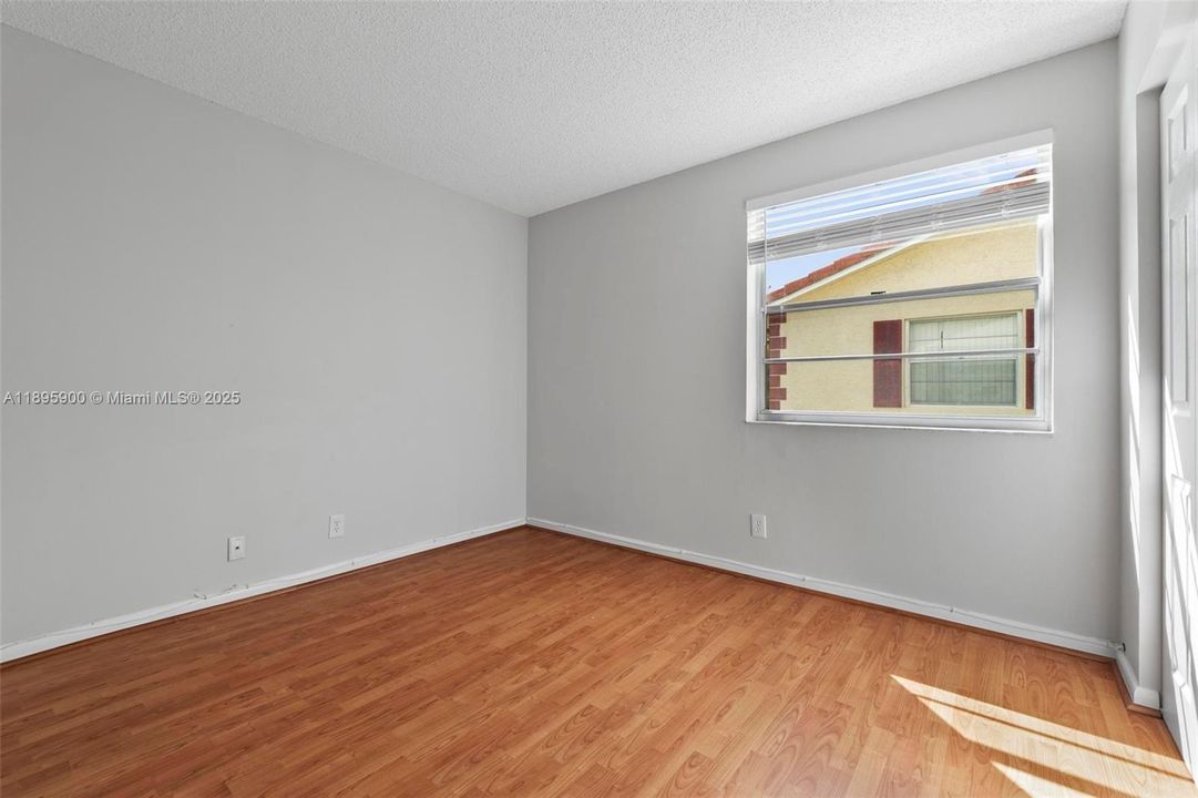 En Venta: $215,000 (2 camas, 2 baños, 737 Pies cuadrados)