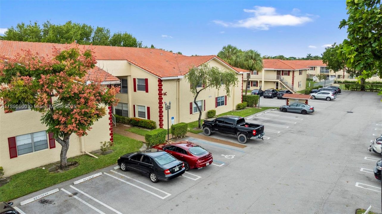 En Venta: $215,000 (2 camas, 2 baños, 737 Pies cuadrados)