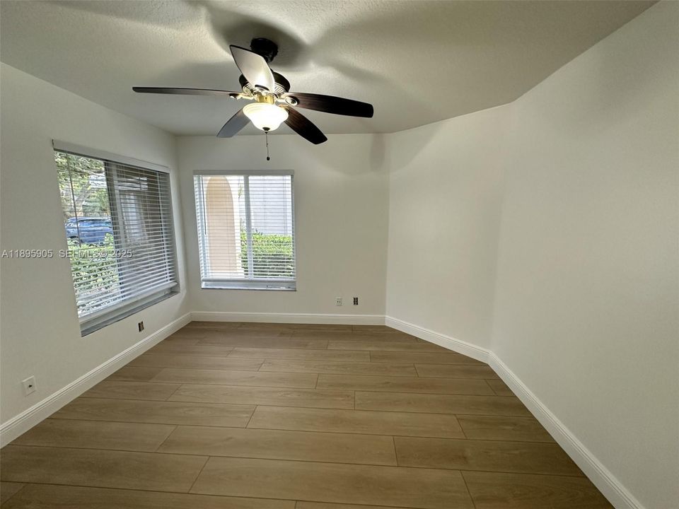 Под контрактом: $3,295 (2 спален, 2 ванн, 1256 Квадратных фут)