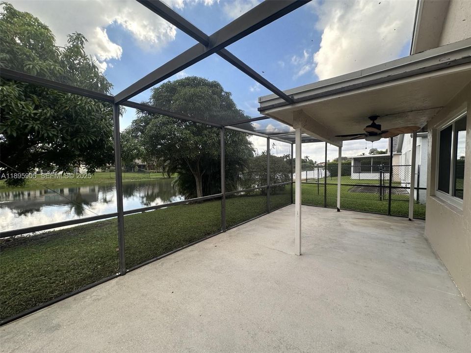 Под контрактом: $3,295 (2 спален, 2 ванн, 1256 Квадратных фут)