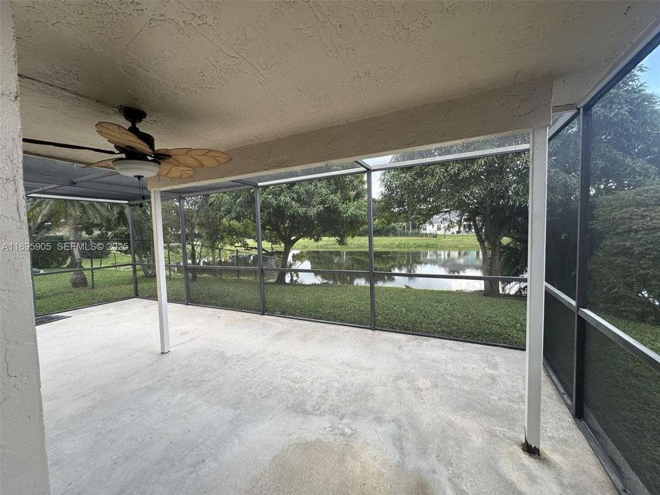 Под контрактом: $3,295 (2 спален, 2 ванн, 1256 Квадратных фут)