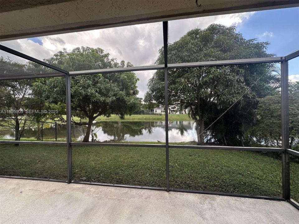 Под контрактом: $3,295 (2 спален, 2 ванн, 1256 Квадратных фут)