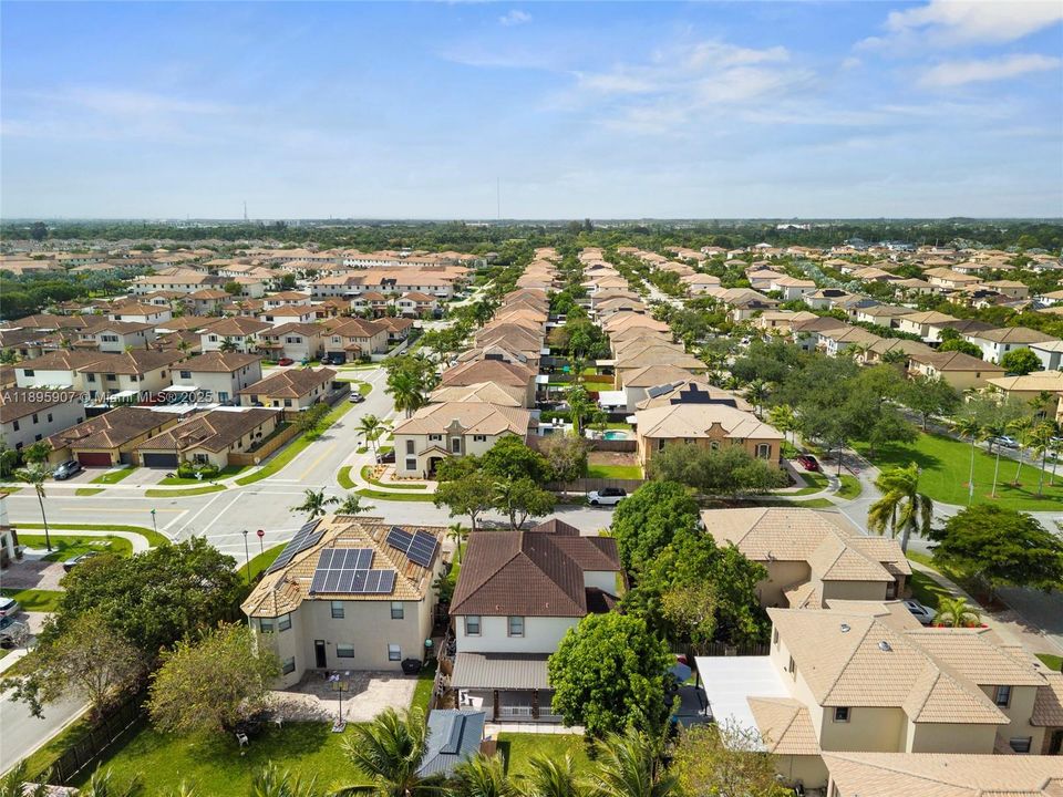 En Venta: $750,000 (4 camas, 2 baños, 2604 Pies cuadrados)