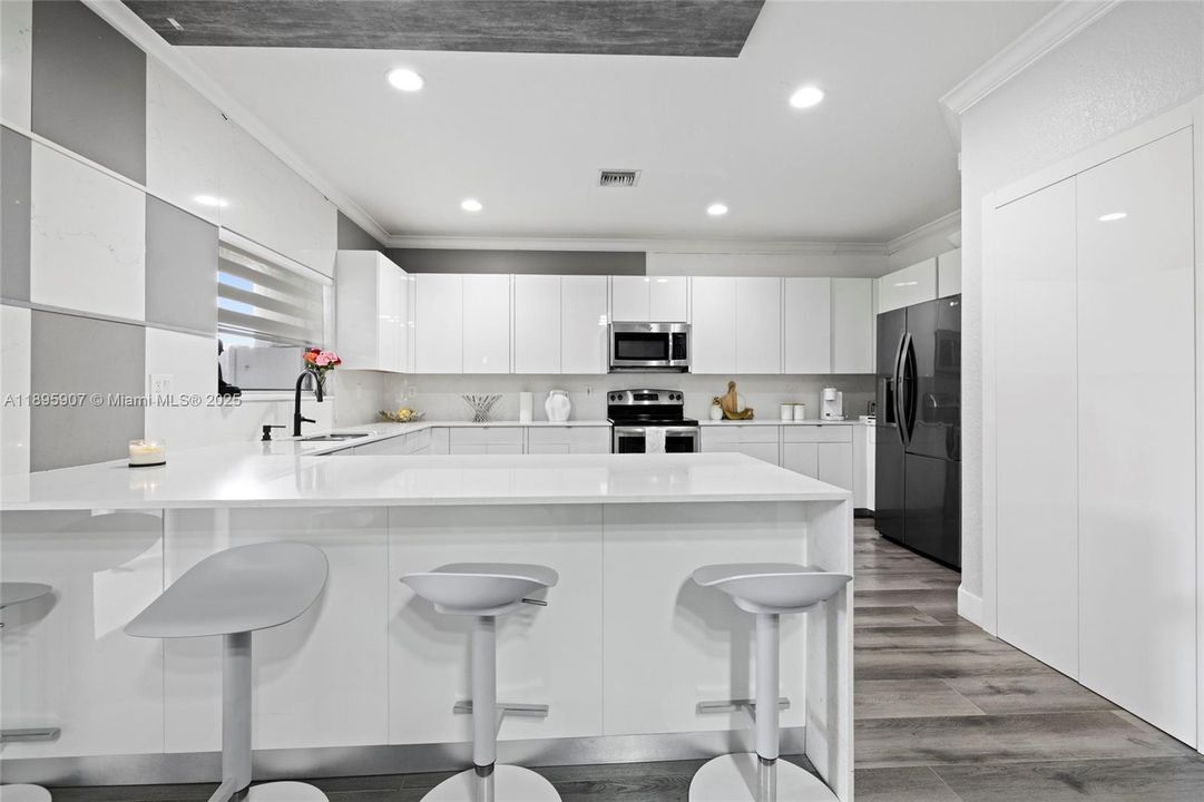 En Venta: $750,000 (4 camas, 2 baños, 2604 Pies cuadrados)