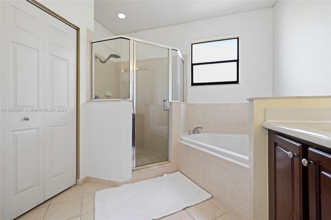 En Venta: $750,000 (4 camas, 2 baños, 2604 Pies cuadrados)