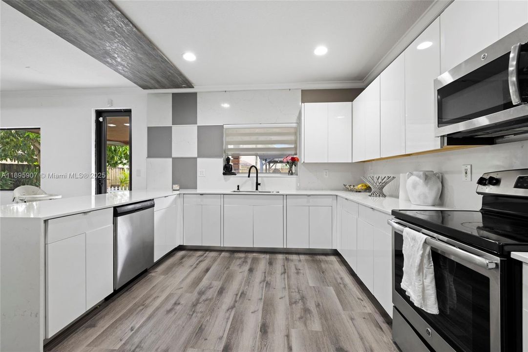 En Venta: $750,000 (4 camas, 2 baños, 2604 Pies cuadrados)